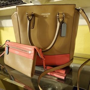 Coach Handbag w/clutch